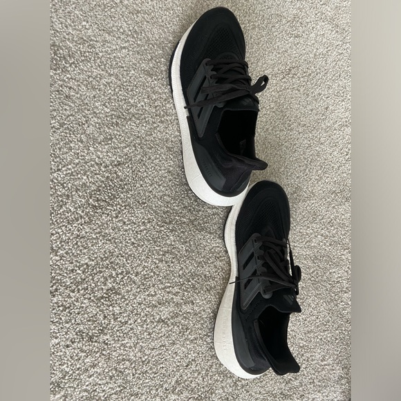 Women’s adidas ultra-boost sneakers. Size 8.5 - Picture 2 of 6